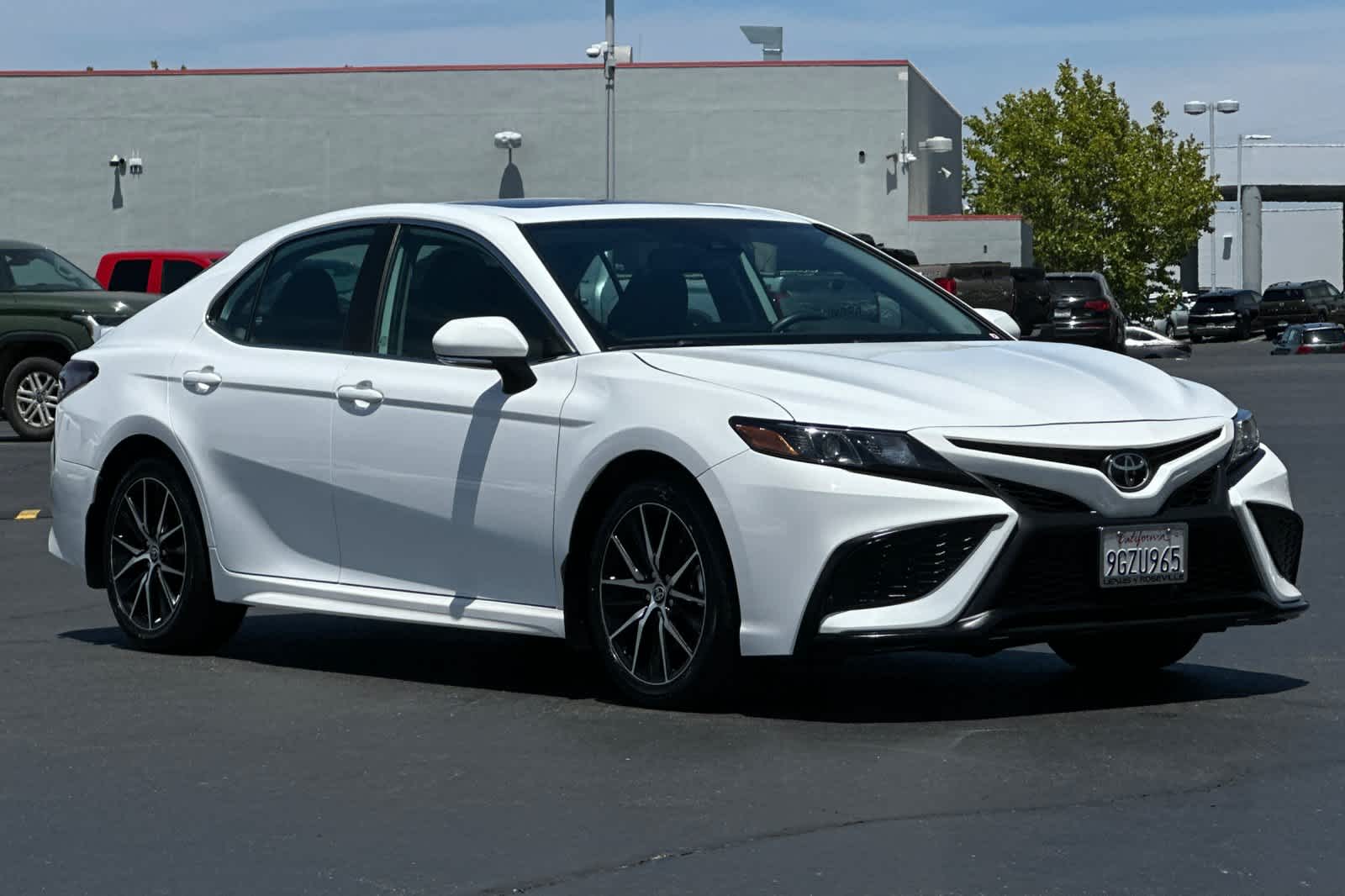 Thumbnail: 2023 Toyota Camry - 4