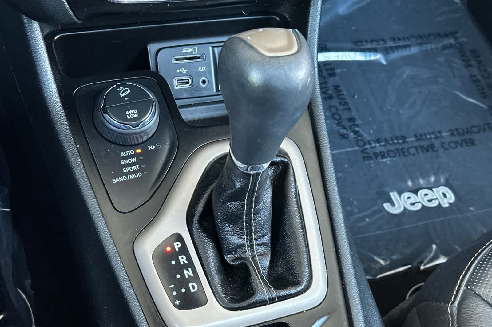 Thumbnail: 2016 Jeep Cherokee - 22