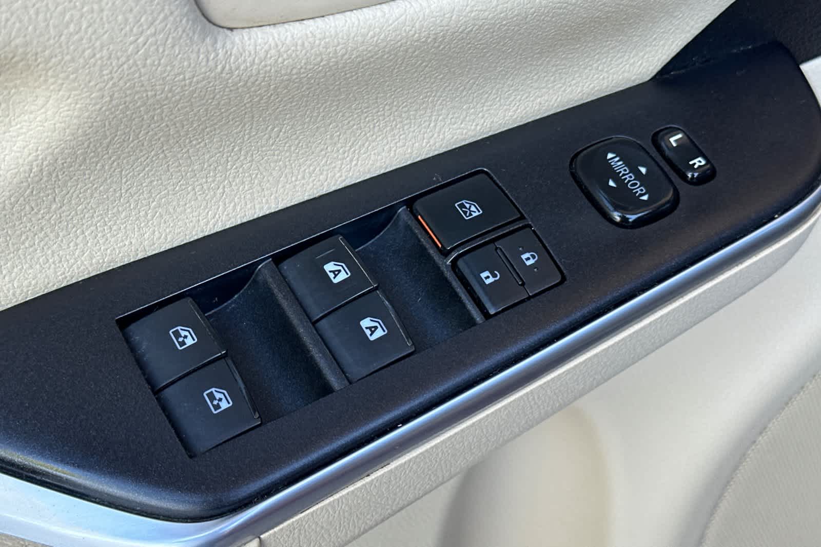Thumbnail: 2017 Toyota Camry - 12