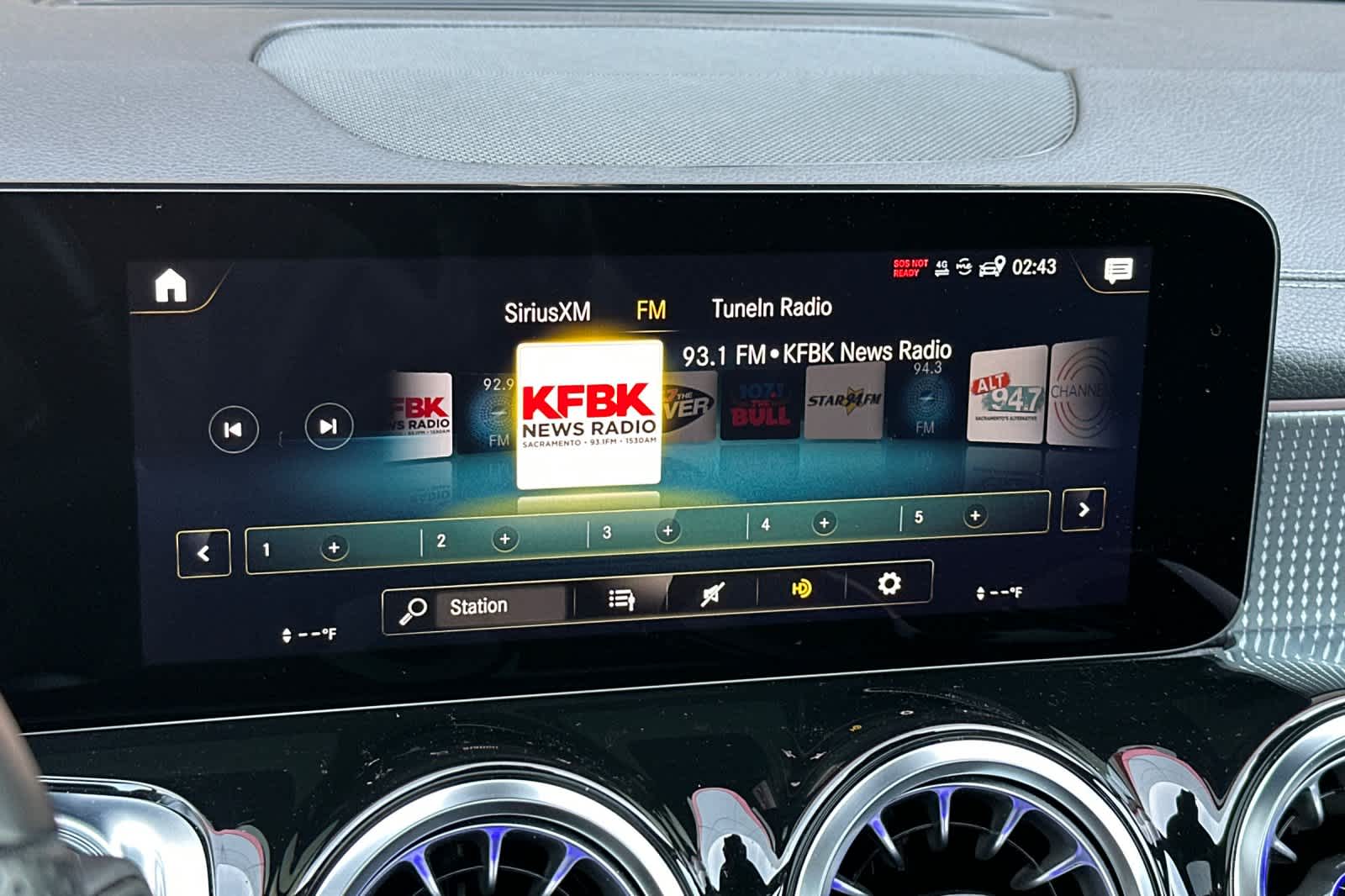 Thumbnail: 2023 Mercedes-Benz EQB - 21