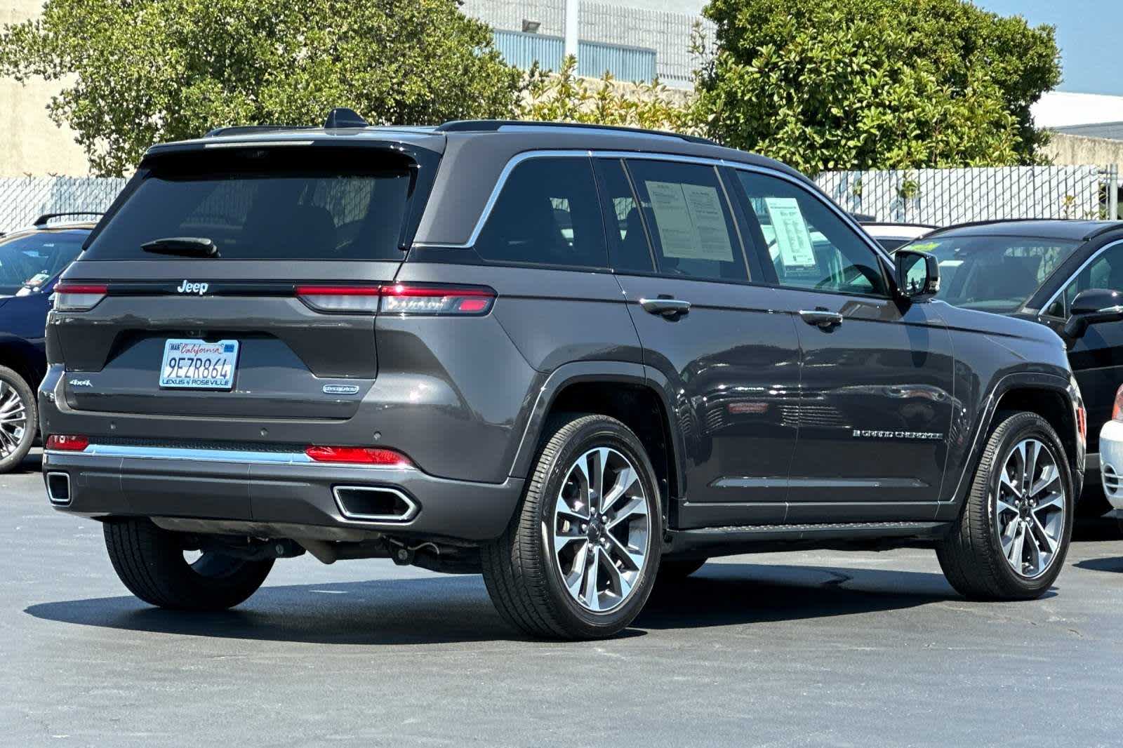 2023 Jeep Grand Cherokee Overland 2