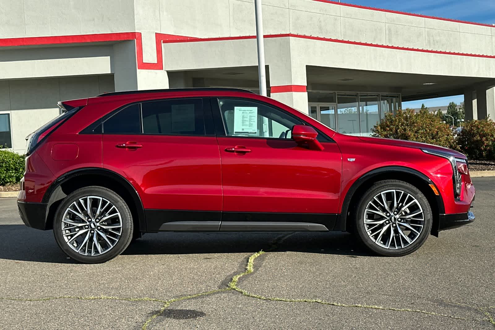 Thumbnail: 2024 Cadillac XT4 - 6