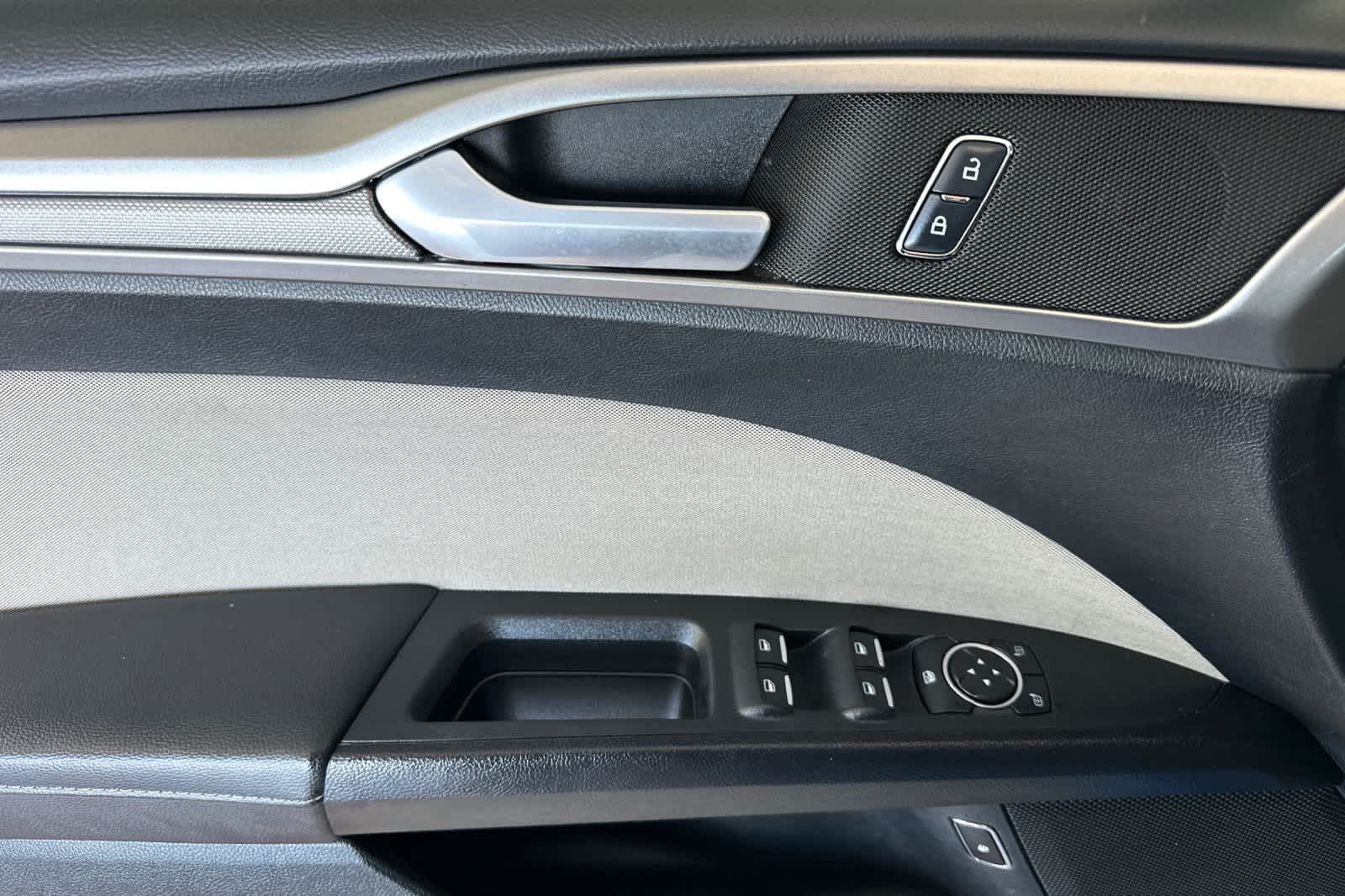 2018 Ford Fusion S 12