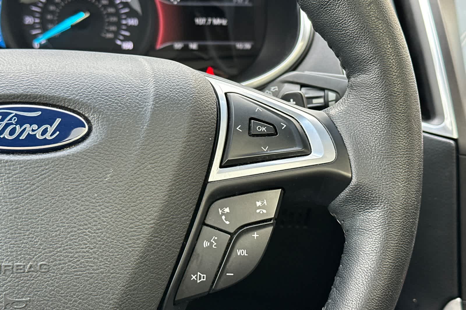 Thumbnail: 2017 Ford Edge - 28