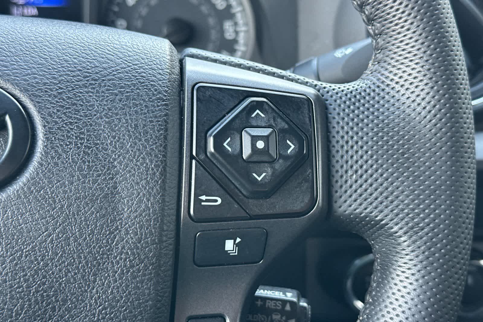 Thumbnail: 2022 Toyota Tacoma - 25