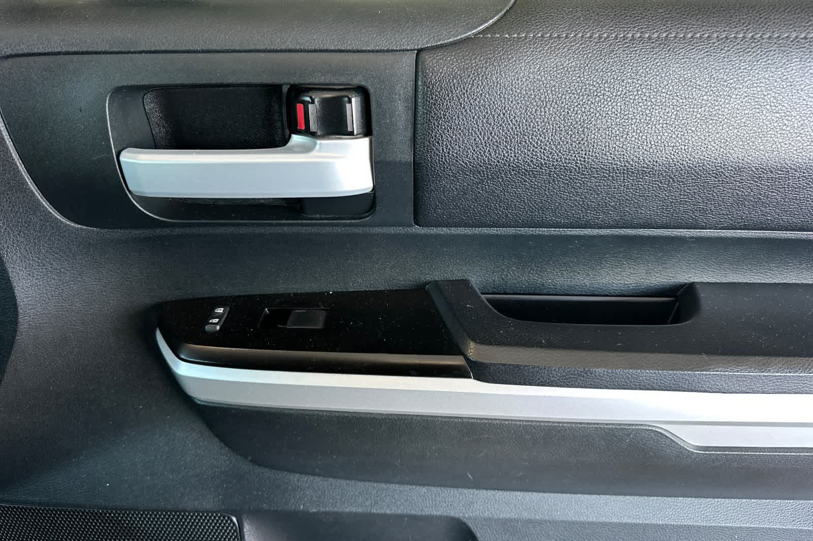 Thumbnail: 2016 Toyota Tundra - 18