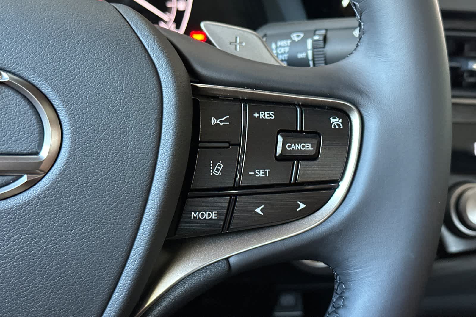 Thumbnail: 2025 Lexus ES - 26