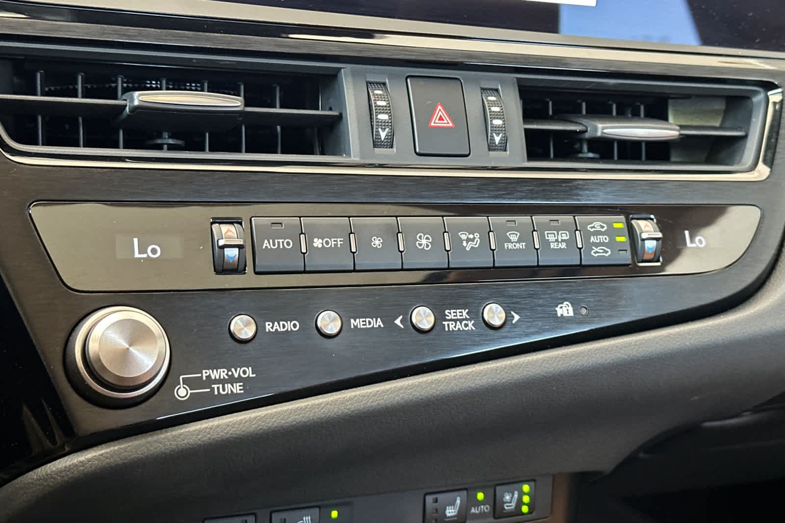 Thumbnail: 2025 Lexus ES - 21