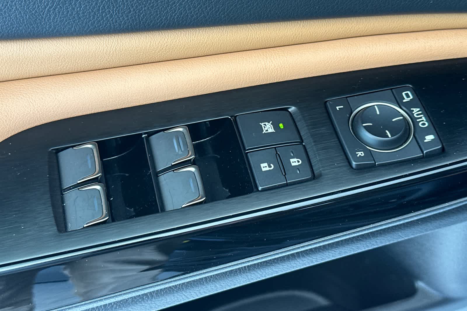 Thumbnail: 2025 Lexus ES - 13