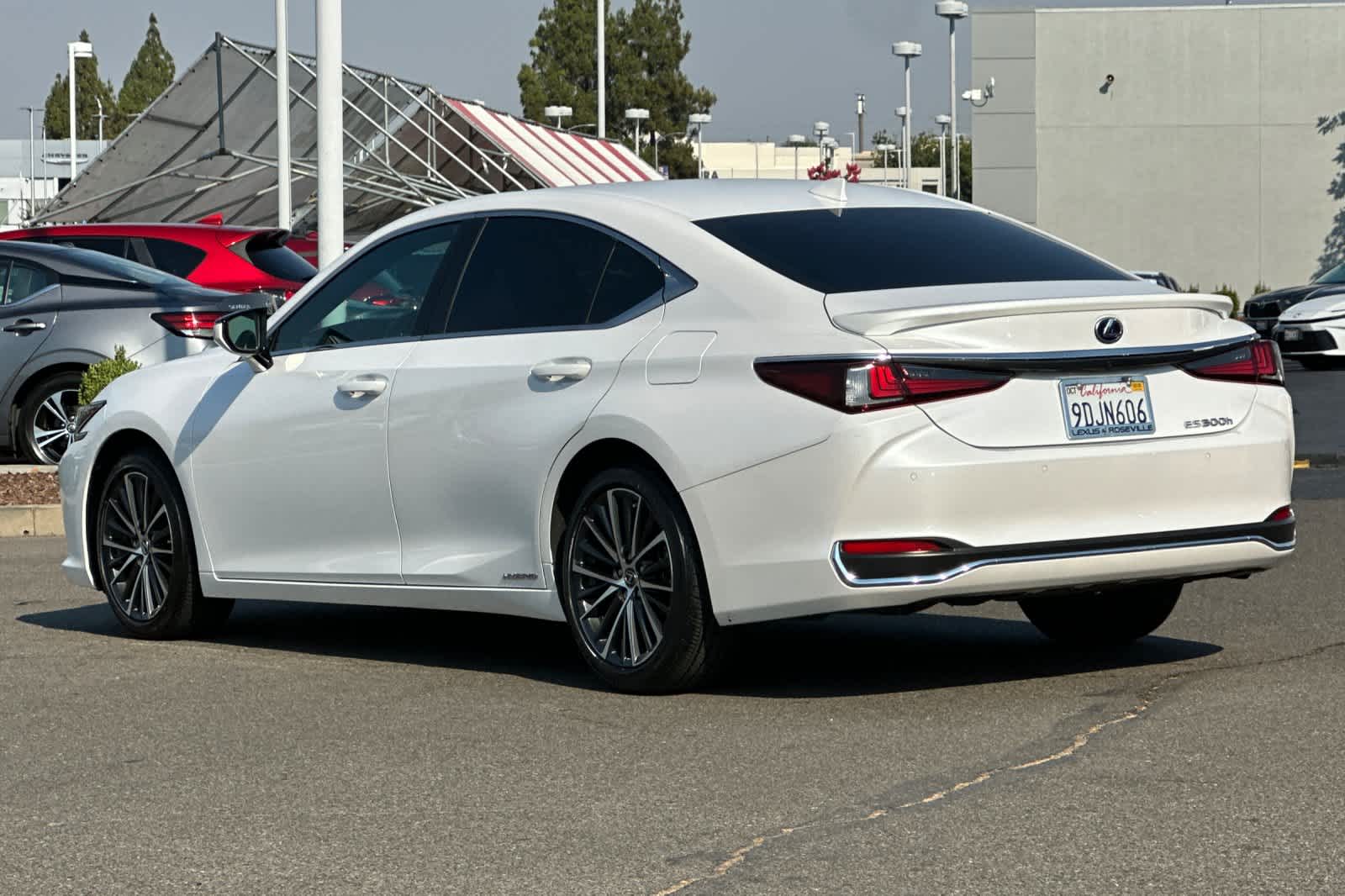 Thumbnail: 2022 Lexus ES - 7