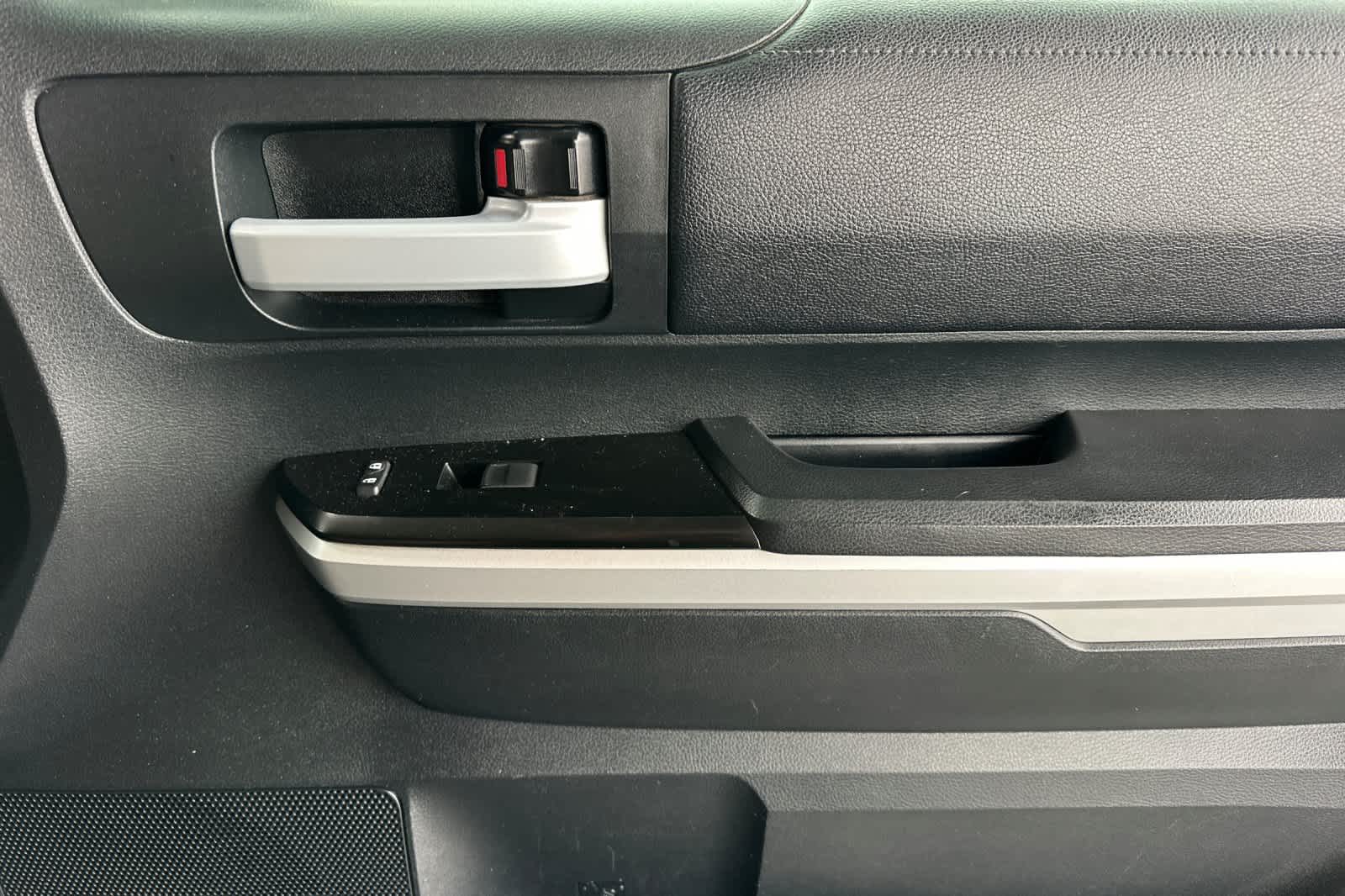 Thumbnail: 2016 Toyota Tundra - 18