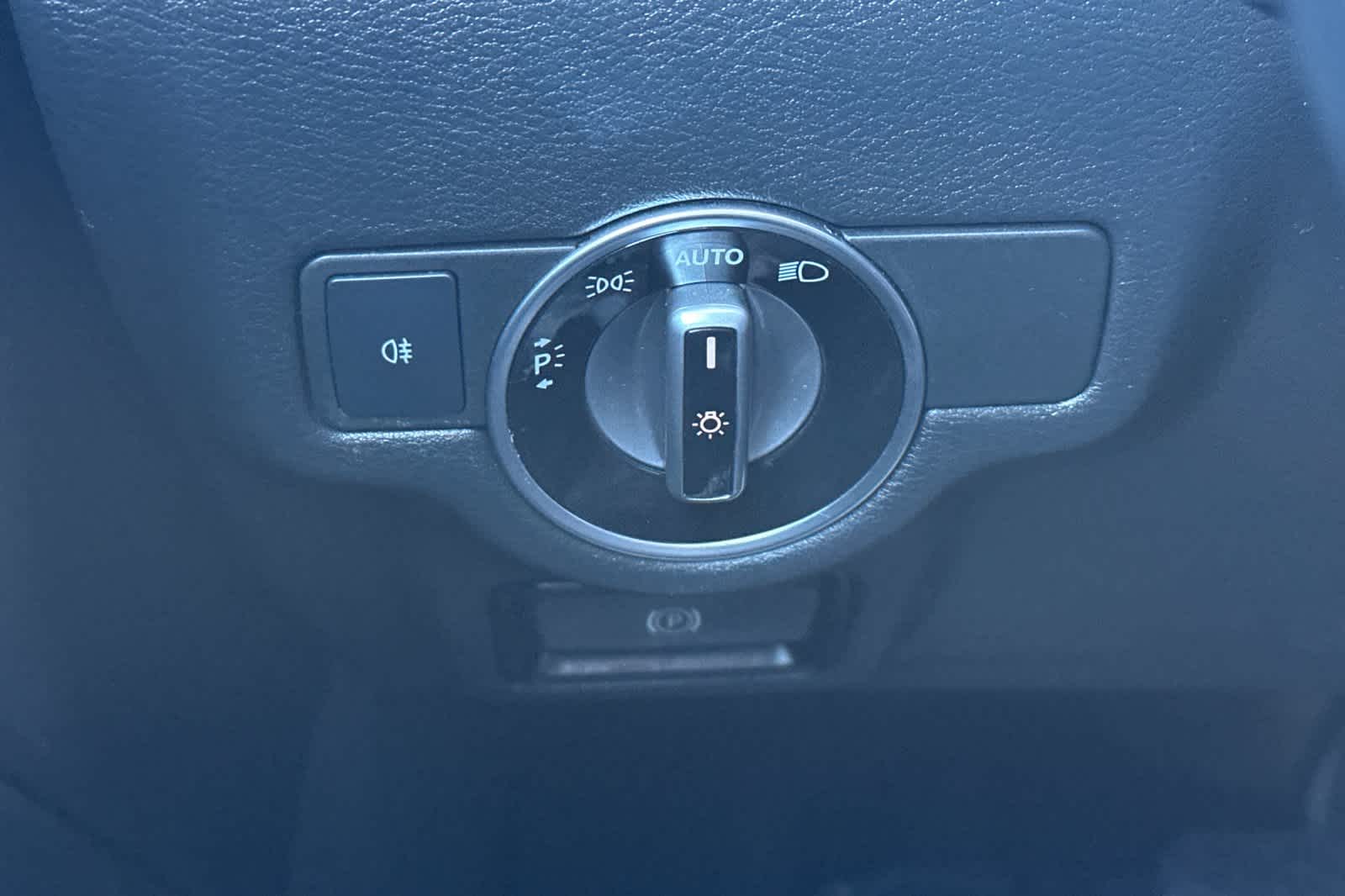 Thumbnail: 2018 INFINITI QX30 - 30