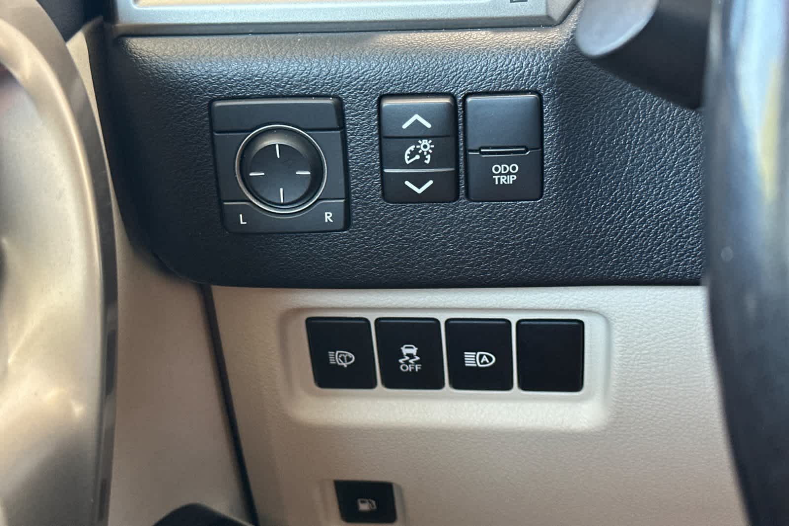 Thumbnail: 2020 Lexus GX - 31