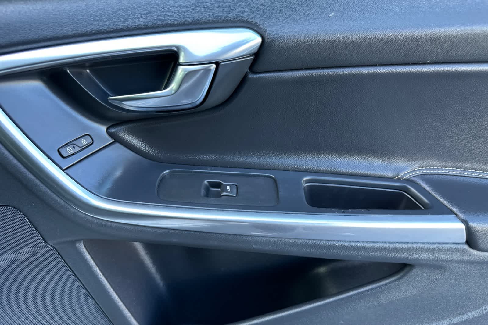 Thumbnail: 2017 Volvo S60 - 18