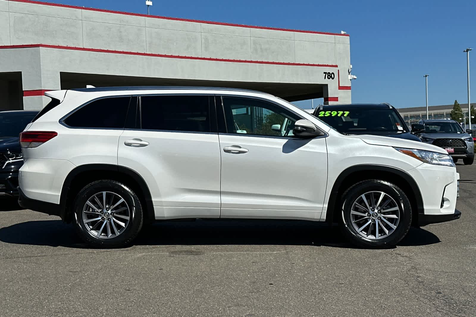 Thumbnail: 2018 Toyota Highlander - 6