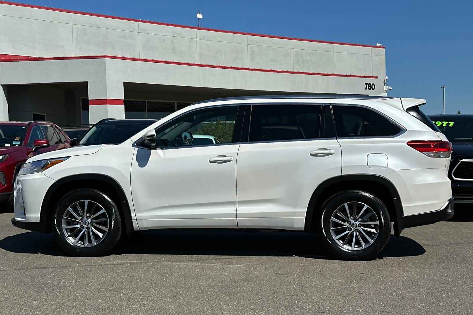 Thumbnail: 2018 Toyota Highlander - 9