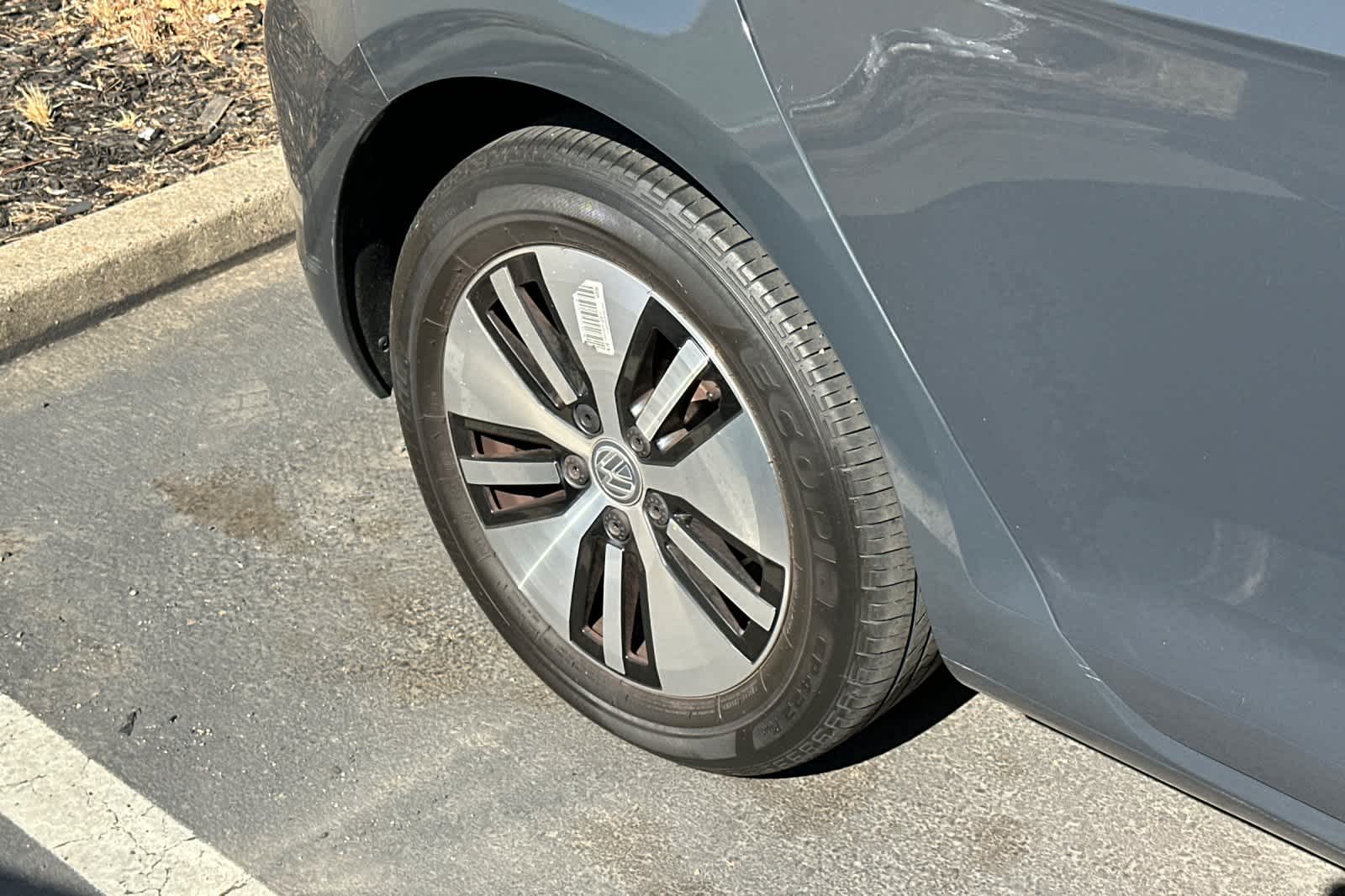 Thumbnail: 2019 Volkswagen e-Golf - 14