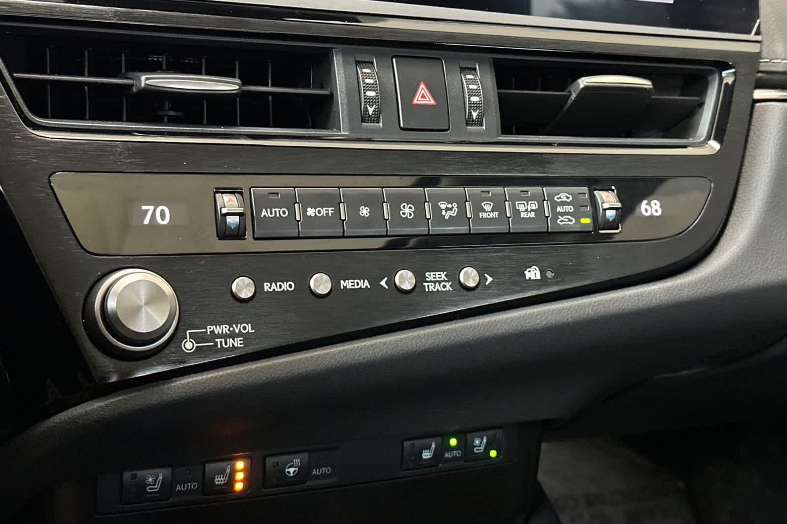 Thumbnail: 2023 Lexus ES - 21