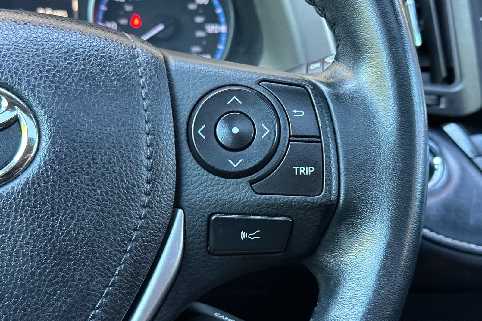 Thumbnail: 2018 Toyota RAV4 - 26