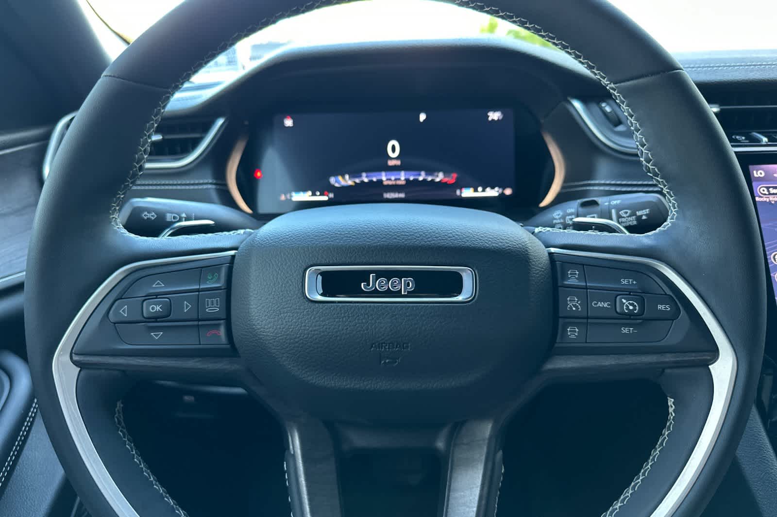 Thumbnail: 2024 Jeep Grand Cherokee - 25