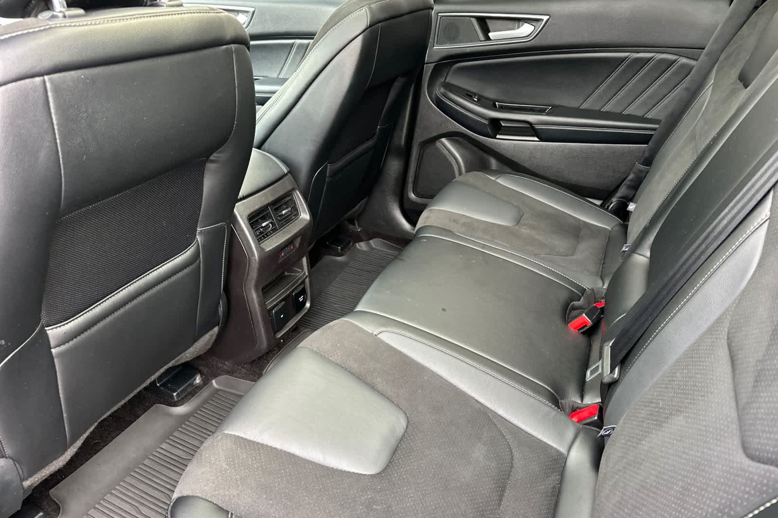 Thumbnail: 2017 Ford Edge - 4