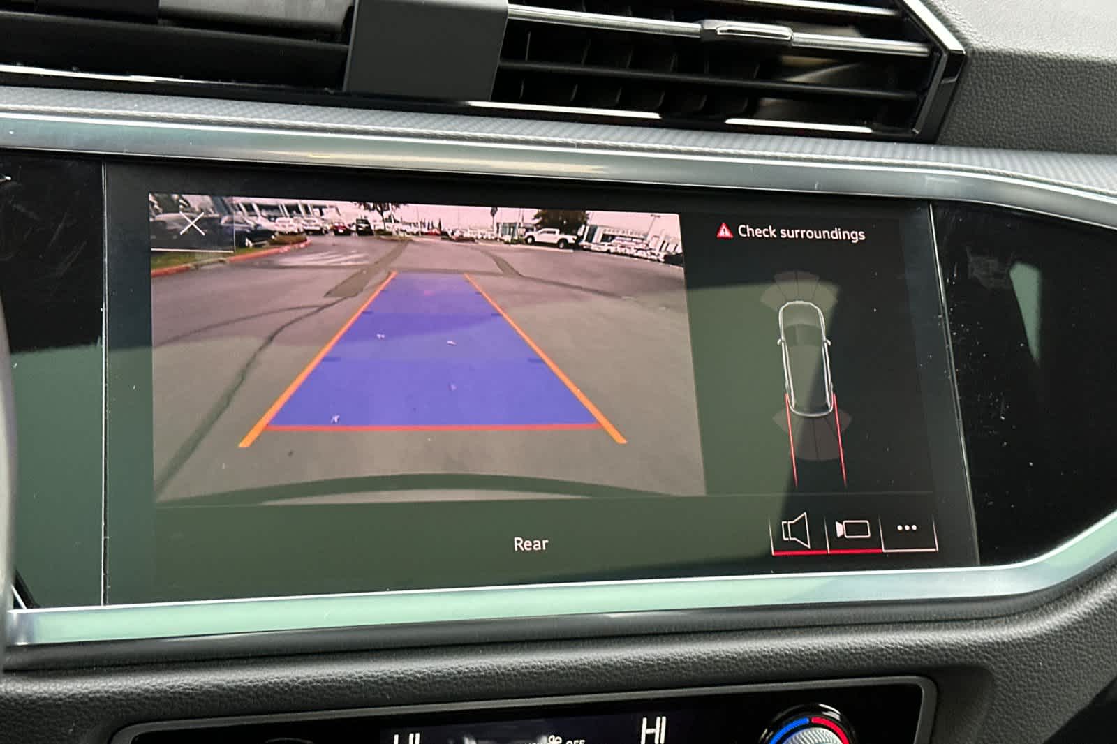 Thumbnail: 2023 Audi Q3 - 21