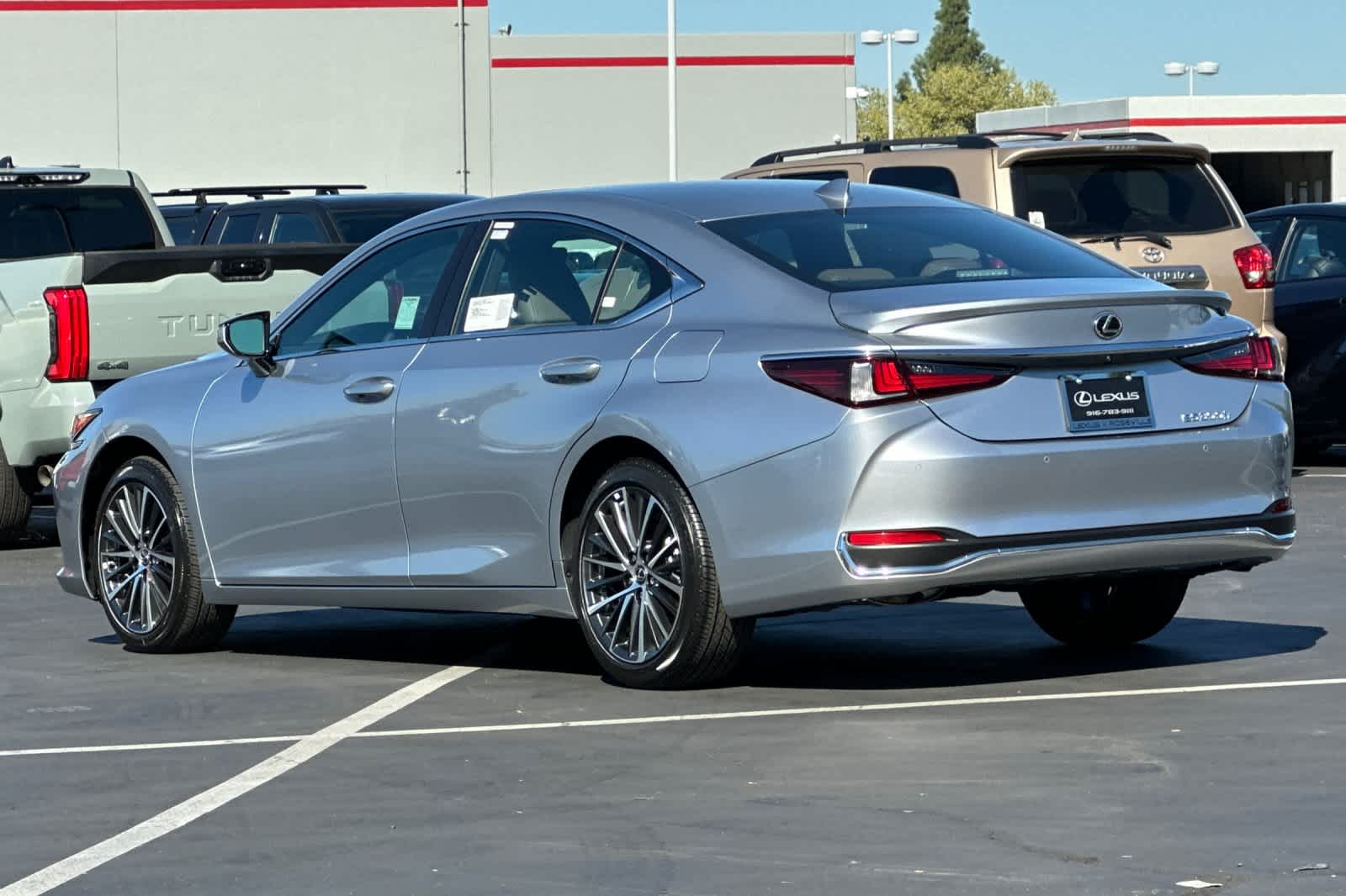 Thumbnail: 2025 Lexus ES - 7