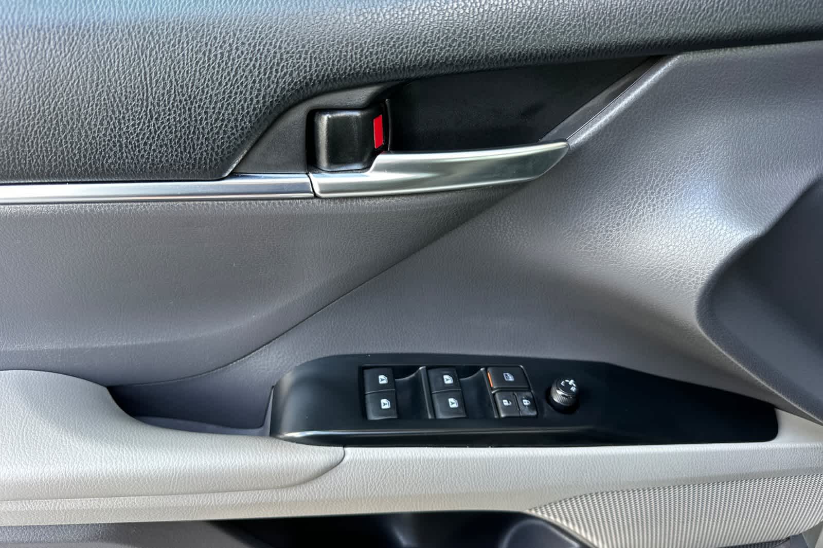Thumbnail: 2019 Toyota Camry - 12