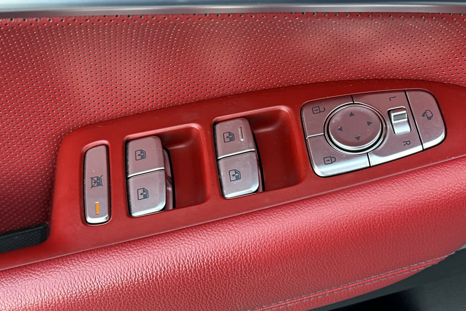 Thumbnail: 2023 Genesis G70 - 13