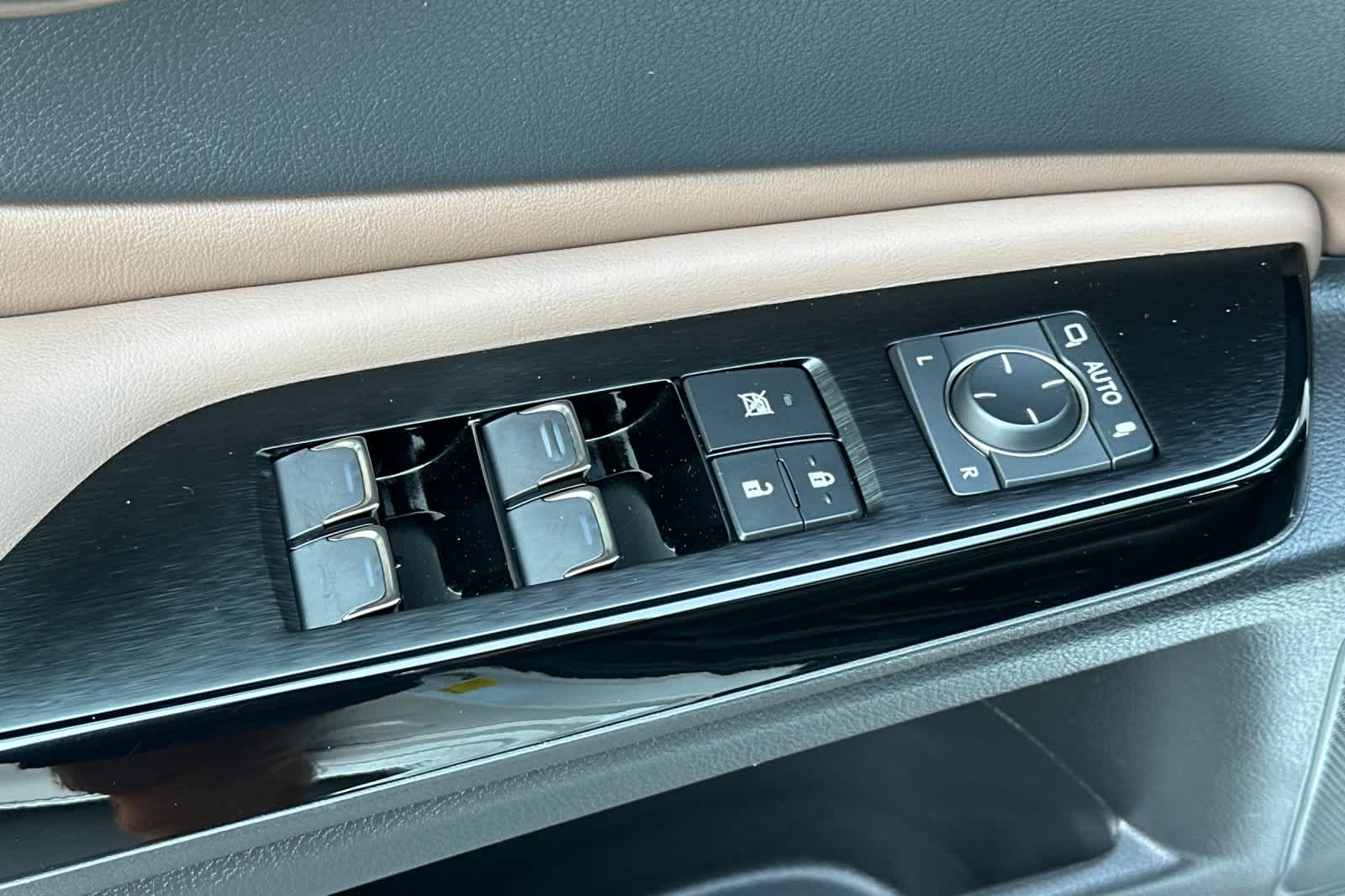Thumbnail: 2022 Lexus ES - 13