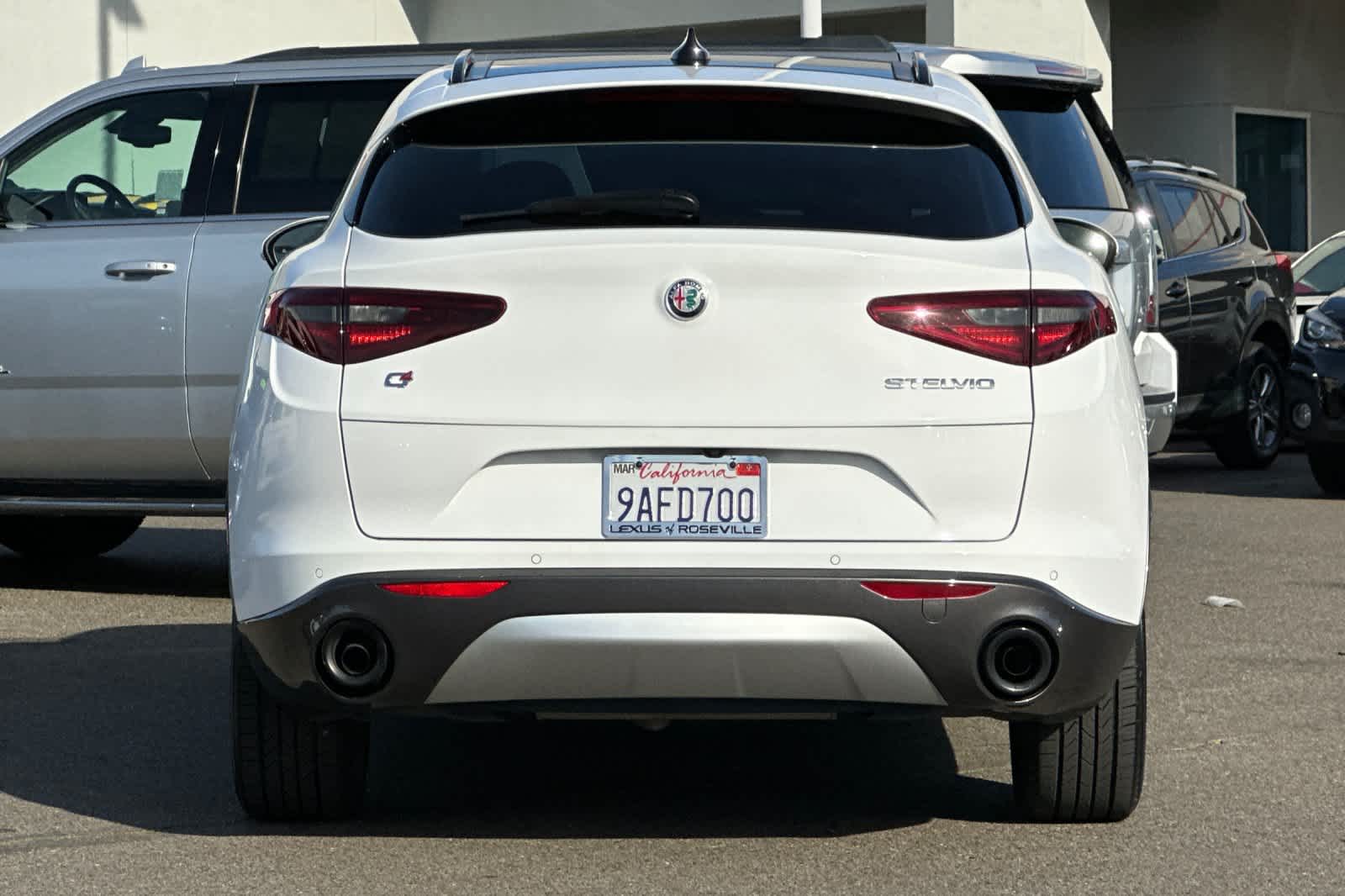 Thumbnail: 2022 Alfa Romeo Stelvio - 8