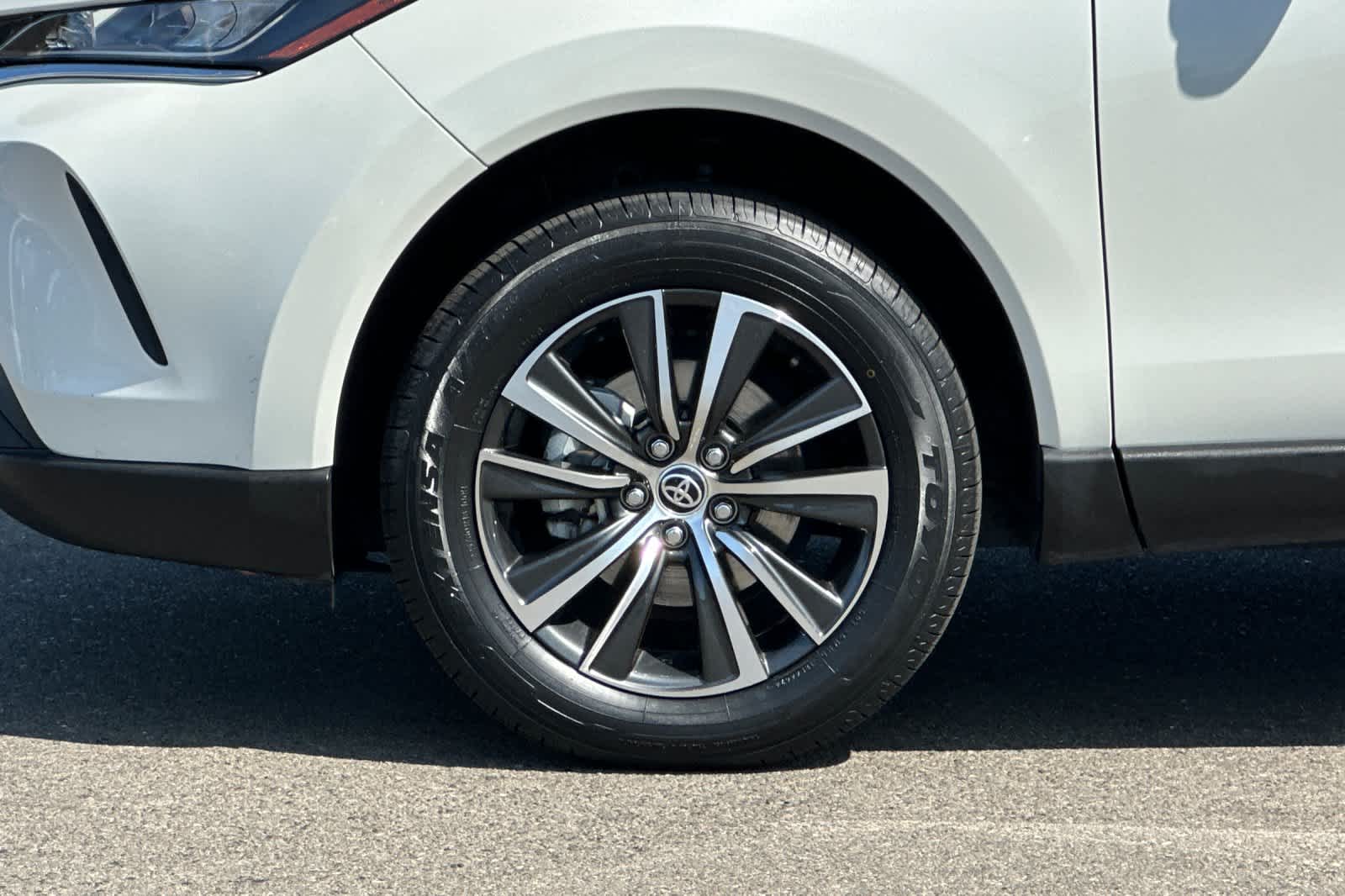 Thumbnail: 2021 Toyota Venza - 31