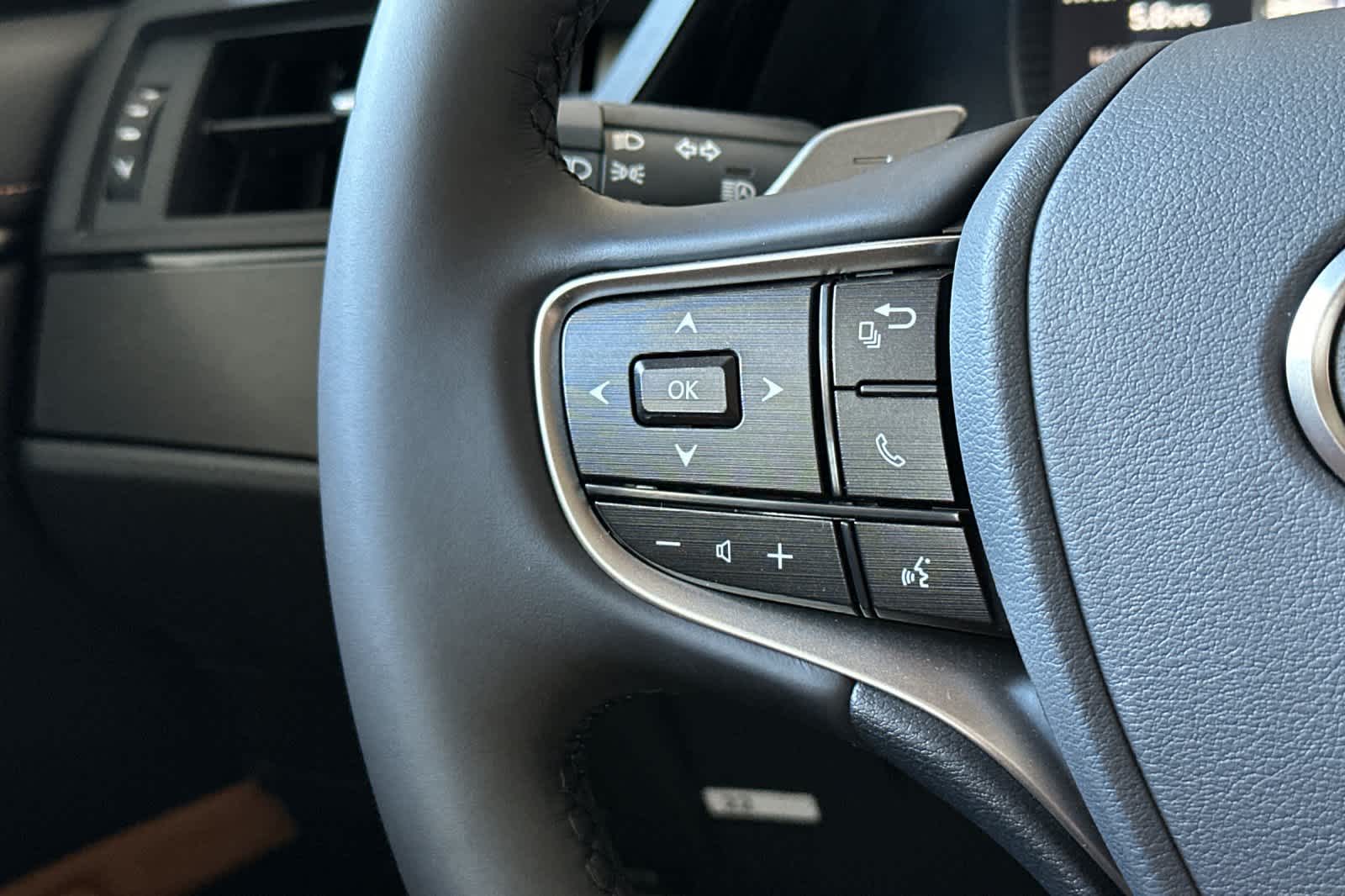 Thumbnail: 2025 Lexus ES - 25