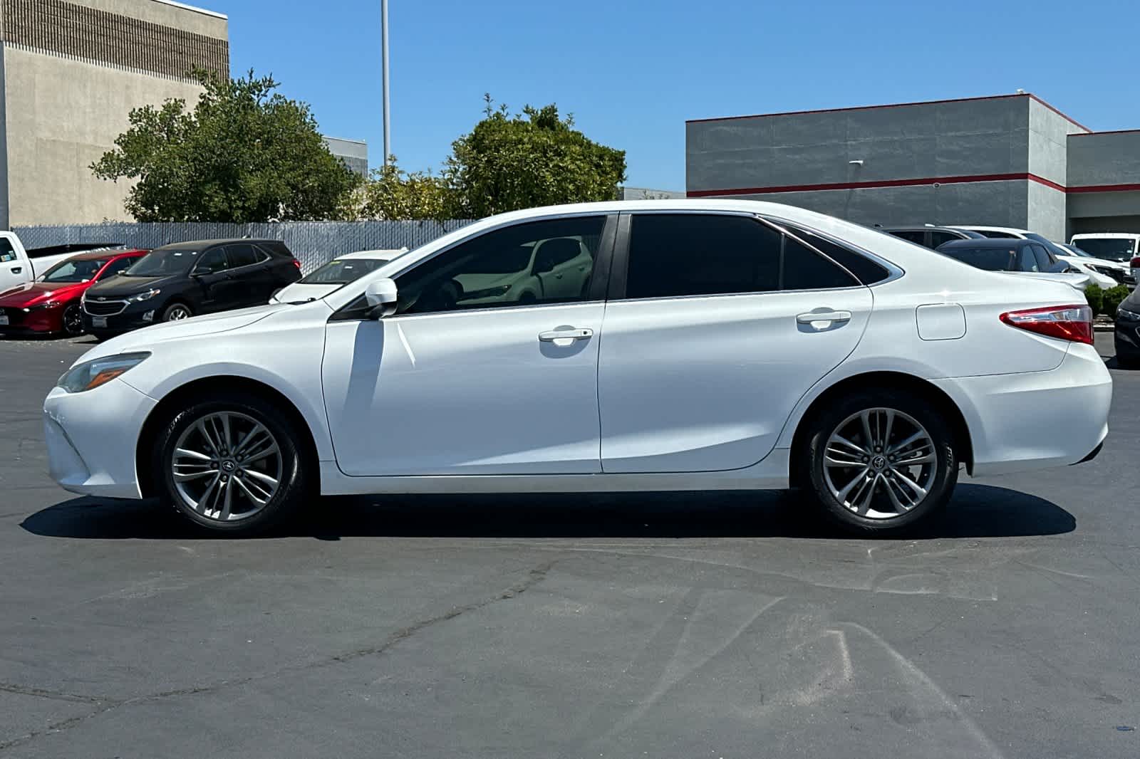 Thumbnail: 2016 Toyota Camry - 9