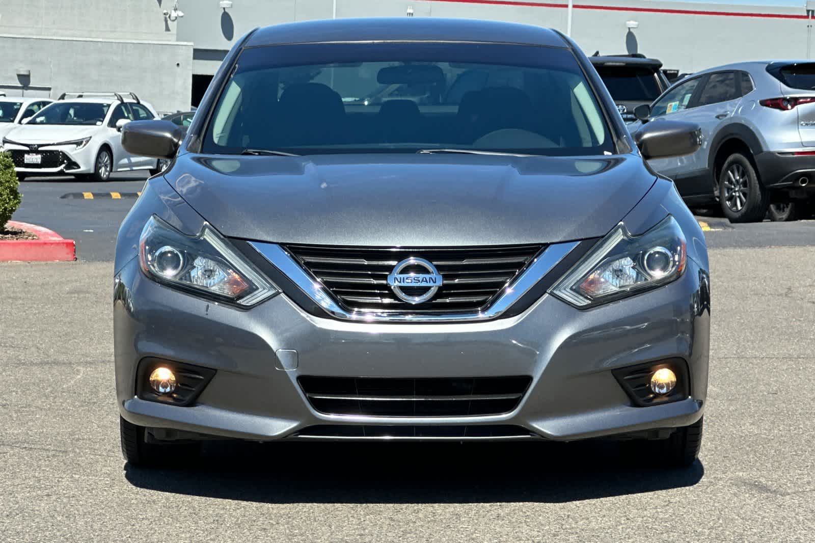 Thumbnail: 2017 Nissan Altima - 10