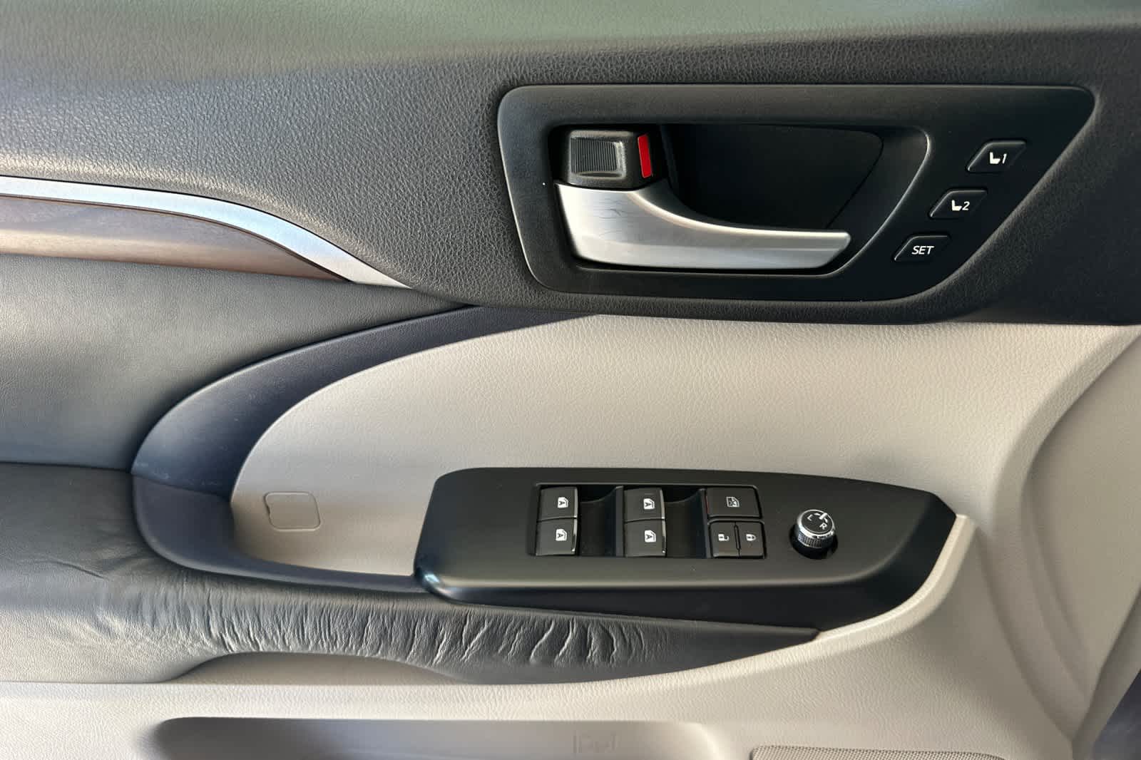 Thumbnail: 2014 Toyota Highlander - 12