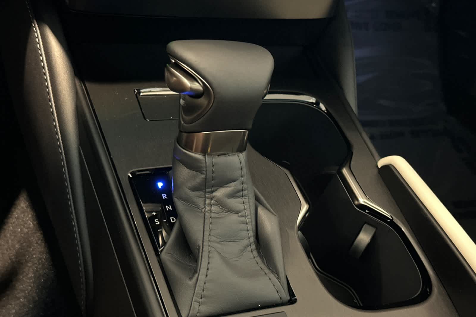 Thumbnail: 2025 Lexus ES - 21