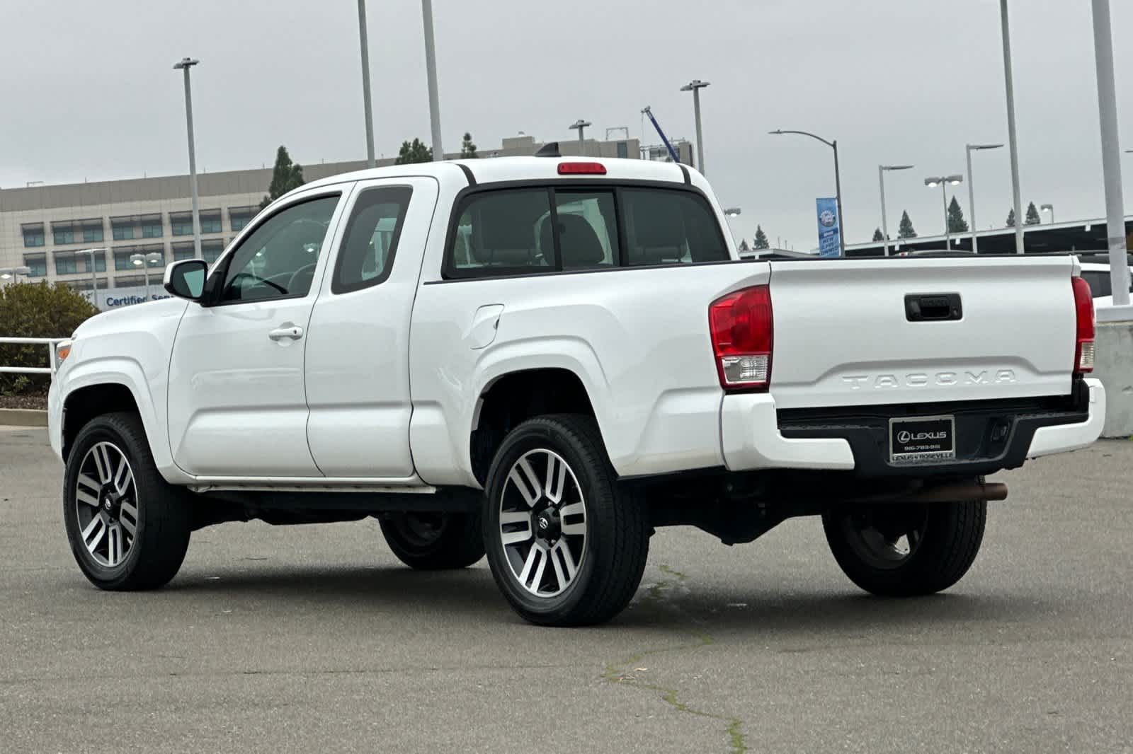 Thumbnail: 2016 Toyota Tacoma - 7