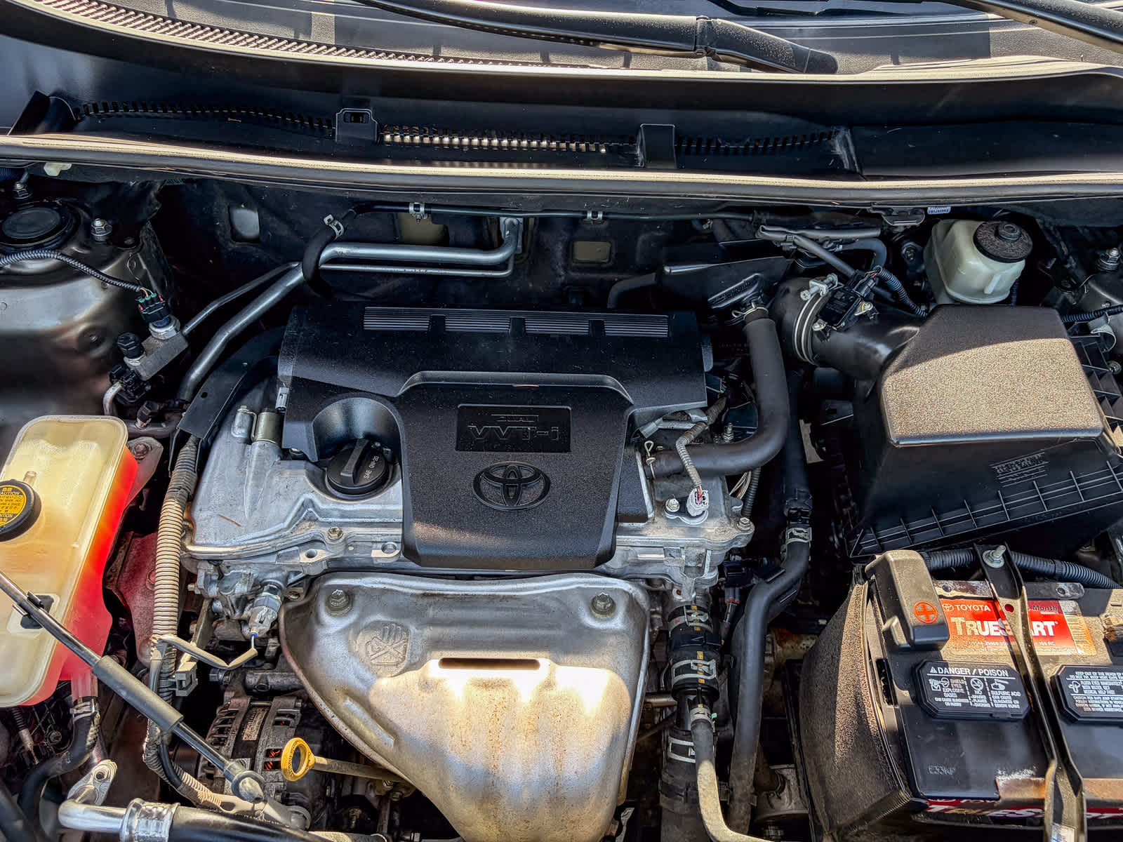 Thumbnail: 2015 Toyota RAV4 - 25