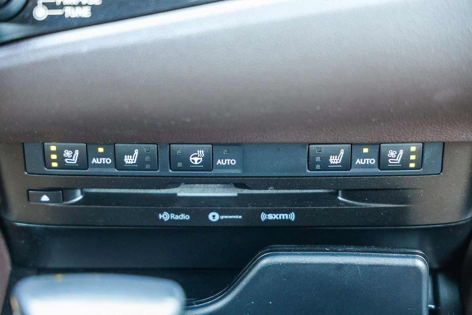 Thumbnail: 2019 Lexus ES - 17