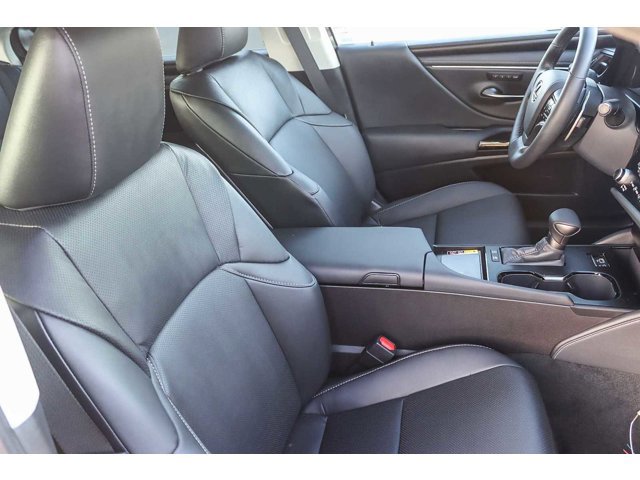 Thumbnail: 2025 Lexus ES - 17