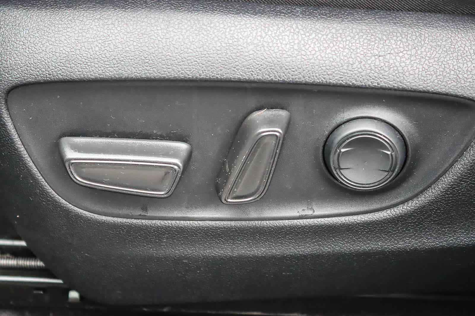 Thumbnail: 2022 Toyota RAV4 - 20