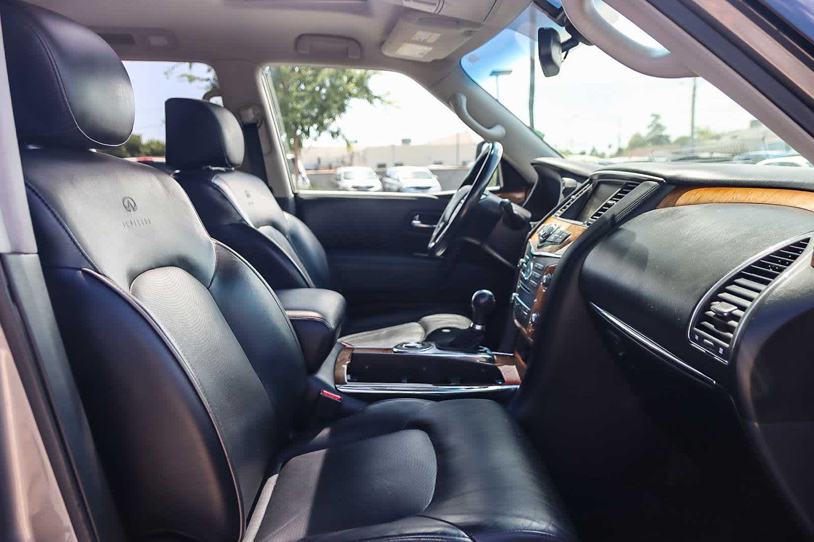 Thumbnail: 2011 INFINITI QX56 - 25