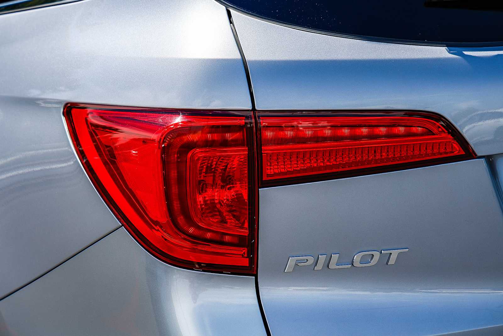 Thumbnail: 2017 Honda Pilot - 10