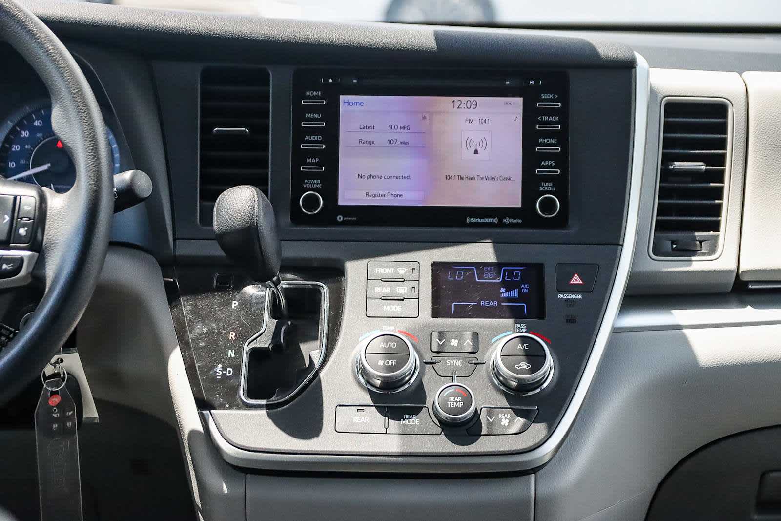 Thumbnail: 2020 Toyota Sienna - 22