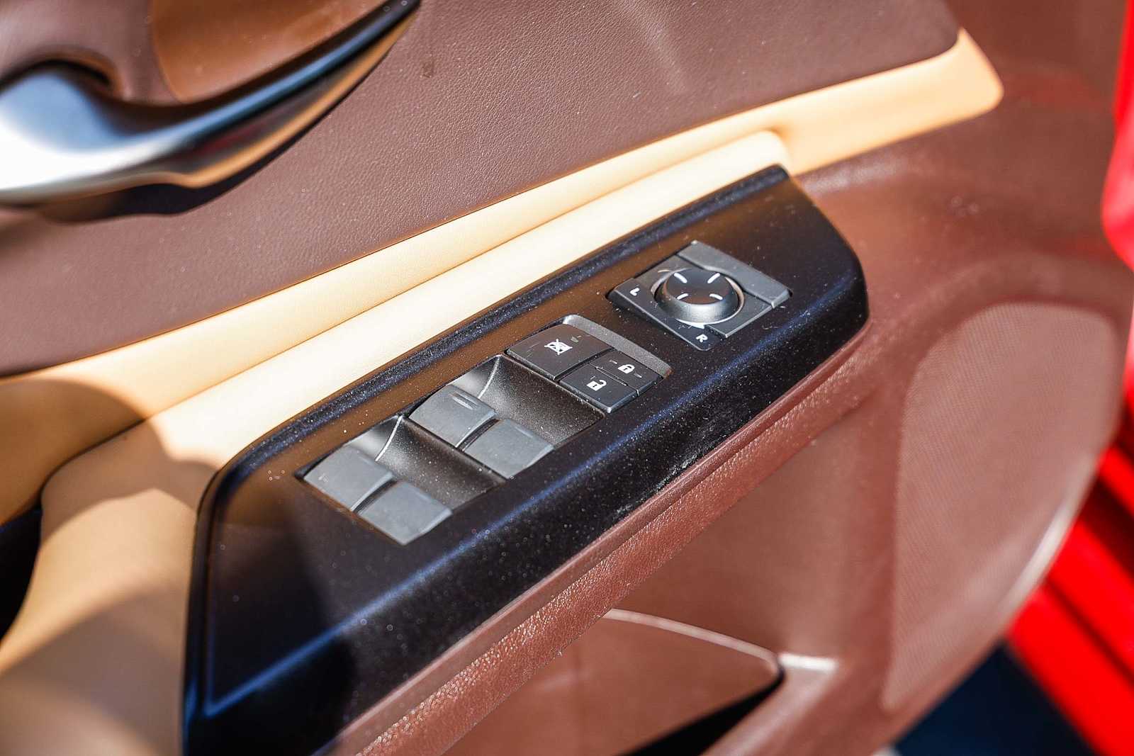 Thumbnail: 2019 Lexus ES - 31