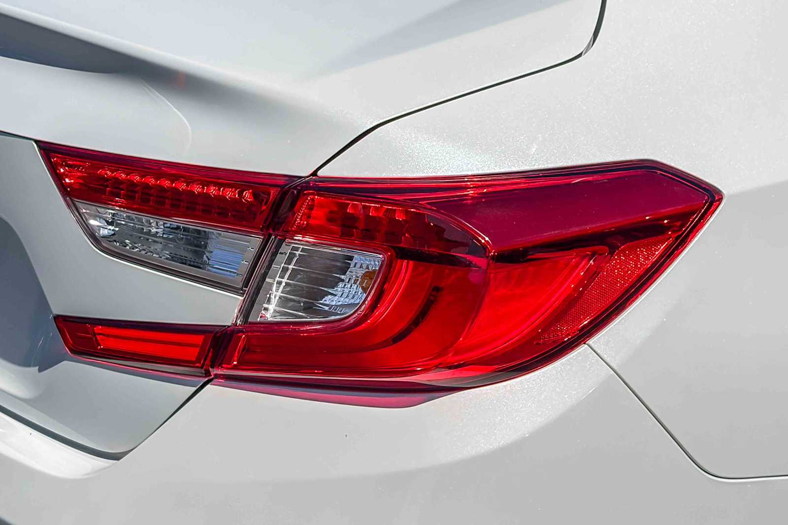 2022 Honda Accord EX-L 1.5T photo 3