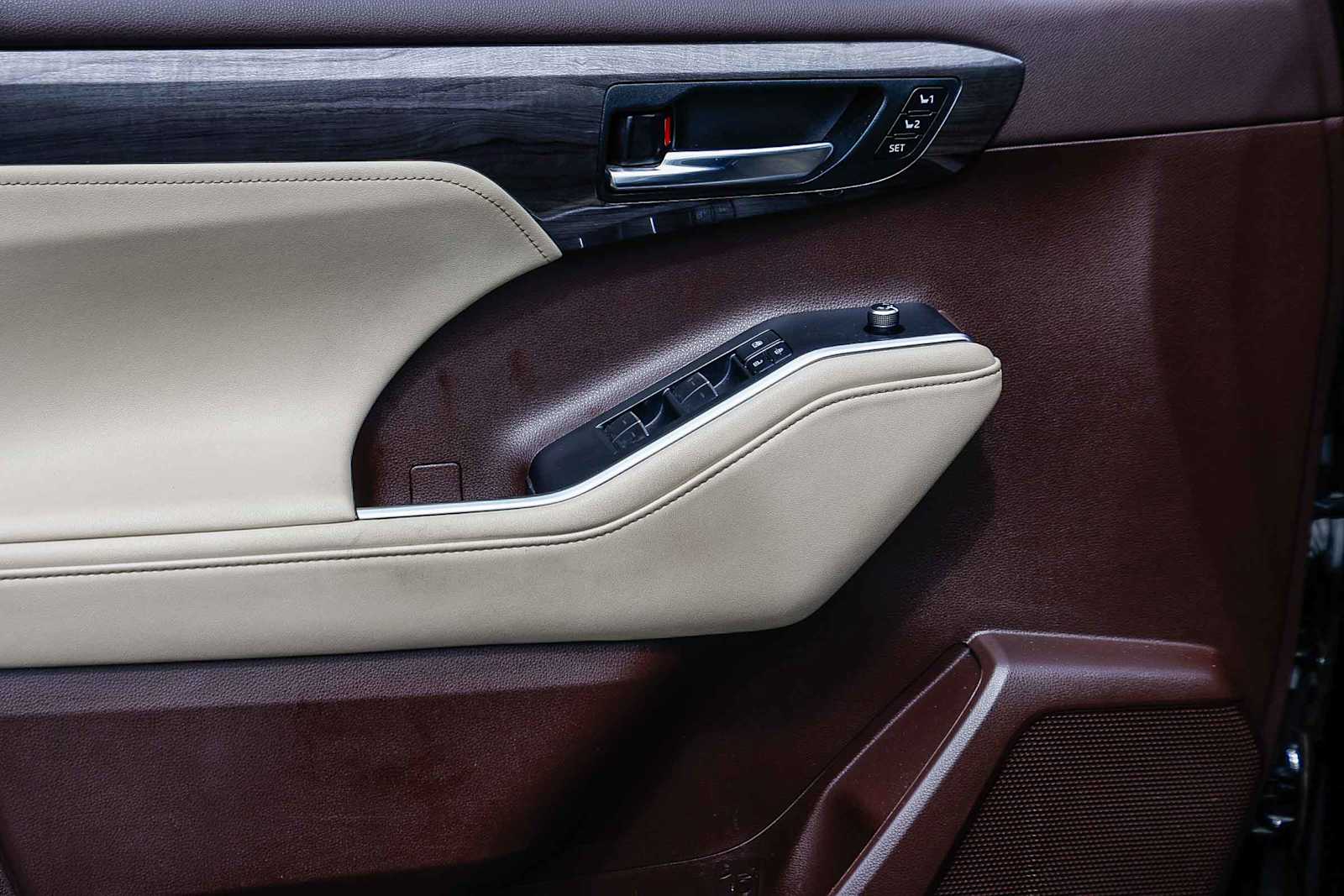 Thumbnail: 2021 Toyota Highlander - 23