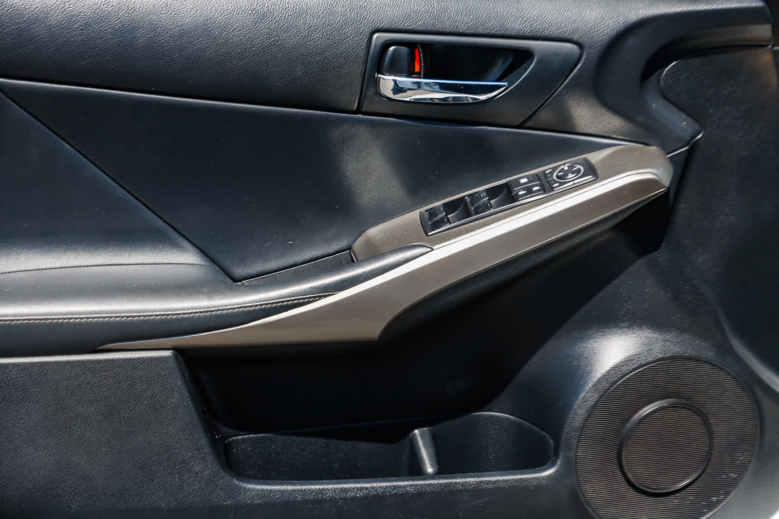 Thumbnail: 2015 Lexus IS - 22