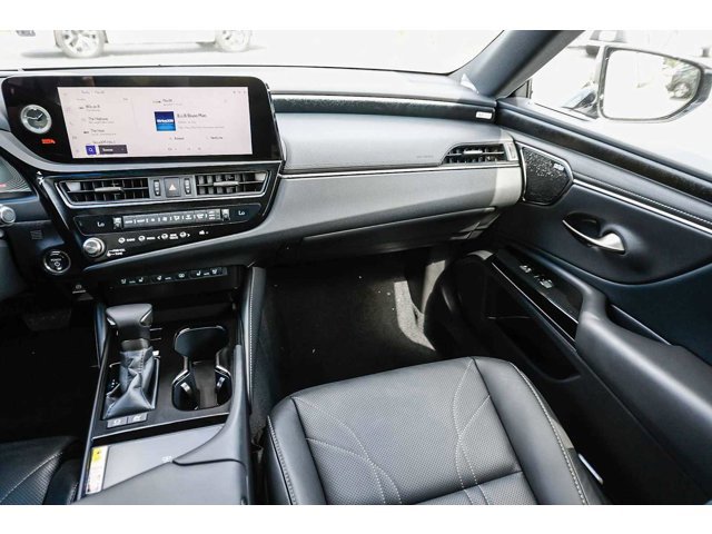 Thumbnail: 2025 Lexus ES - 18